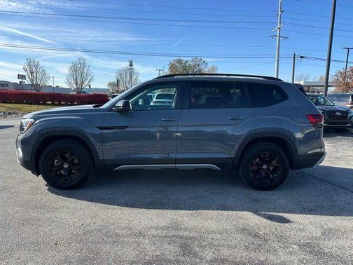 2024 Volkswagen Atlas 2.0T Peak Edition SEL