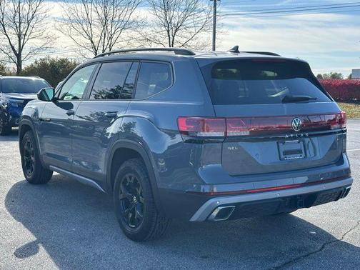 2024 Volkswagen Atlas 2.0T Peak Edition SEL
