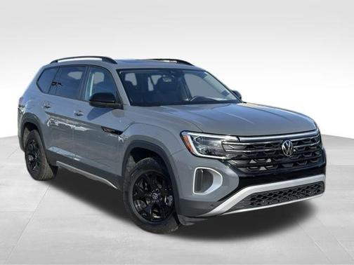 2024 Volkswagen Atlas 2.0T Peak Edition SEL