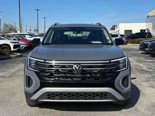 2024 Volkswagen Atlas 2.0T Peak Edition SEL
