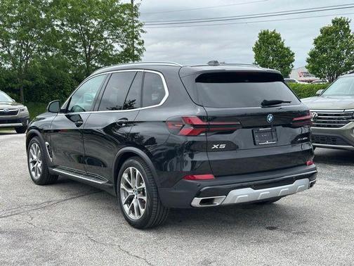 Black Sapphire Metallic 2025 BMW X5 PHEV xDrive50e
