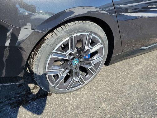 2025 BMW i5 xDrive40