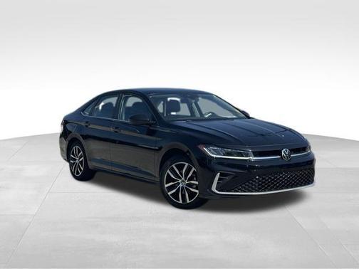Deep Black Pearl Effect 2025 Volkswagen Jetta 1.5T SE