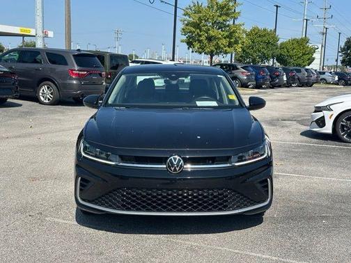 Deep Black Pearl Effect 2025 Volkswagen Jetta 1.5T SE
