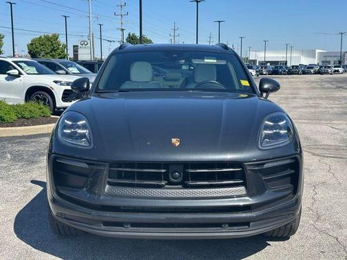 Volcano Grey Metallic 2024 Porsche Macan Base
