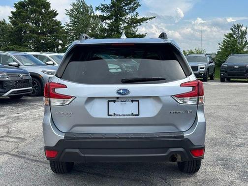 Ice Silver Metallic 2023 Subaru Forester Premium
