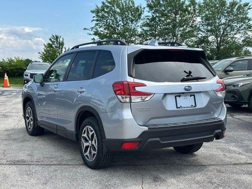 Ice Silver Metallic 2023 Subaru Forester Premium