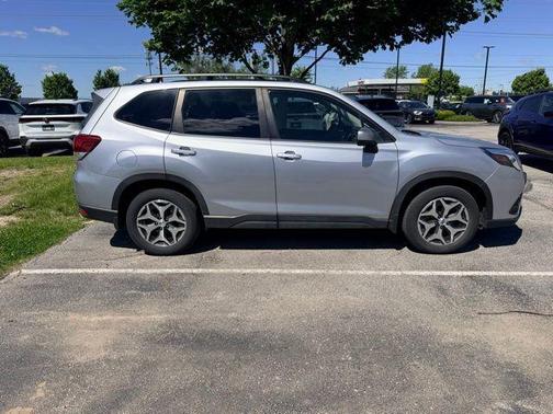 Ice Silver Metallic 2023 Subaru Forester Premium
