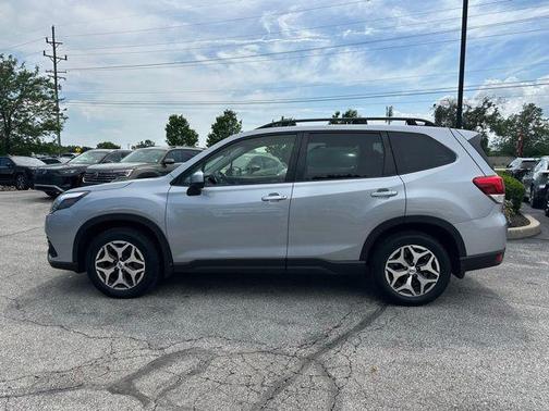 Ice Silver Metallic 2023 Subaru Forester Premium