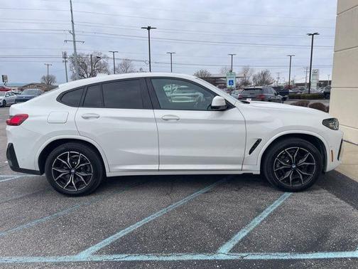 2025 BMW X4 xDrive30i