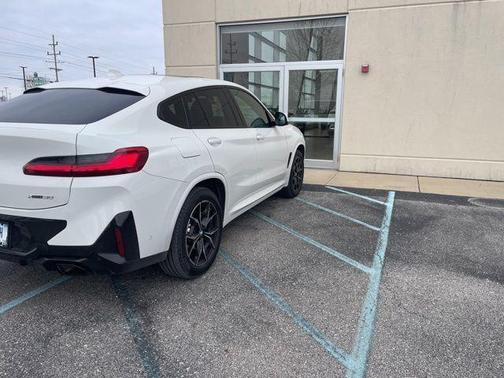 2025 BMW X4 xDrive30i