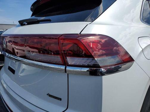 2024 Volkswagen Atlas Cross Sport 2.0T SEL Premium R-Line