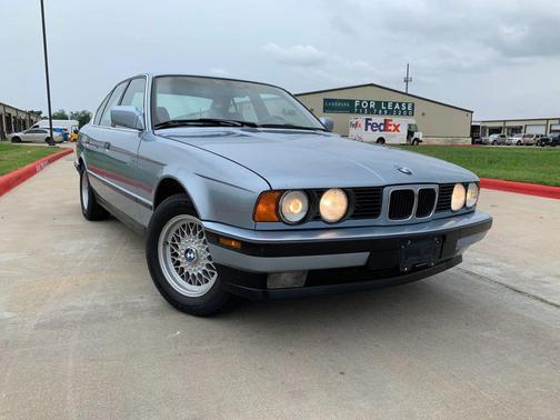 Blue 1990 BMW 535 i