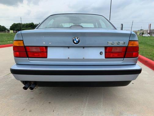 Blue 1990 BMW 535 i