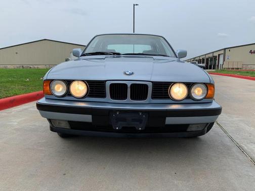 Blue 1990 BMW 535 i