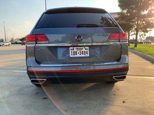 Platinum Gray Metallic 2021 Volkswagen Atlas 2.0T SE