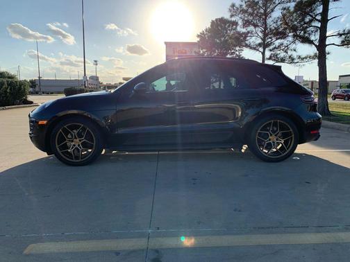 Black 2018 Porsche Macan Macan Sport Edition
