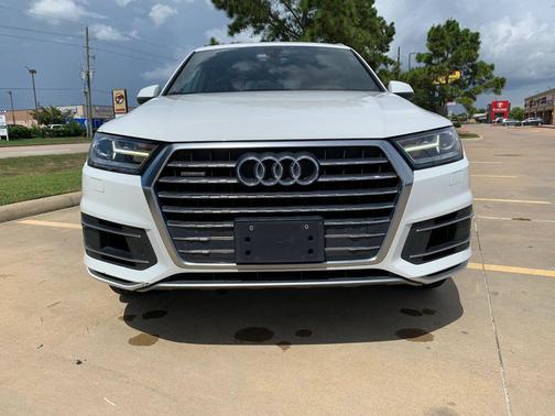 White 2017 Audi Q7 3.0T Premium