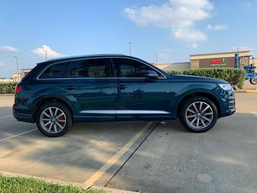 Blue 2018 Audi Q7 2.0T Premium Plus