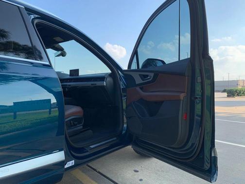 Blue 2018 Audi Q7 2.0T Premium Plus
