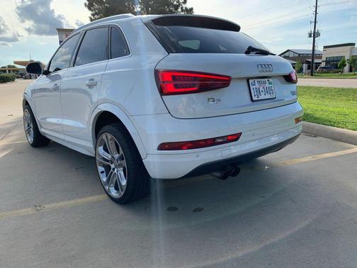 White 2018 Audi Q3 2.0T Sport Premium