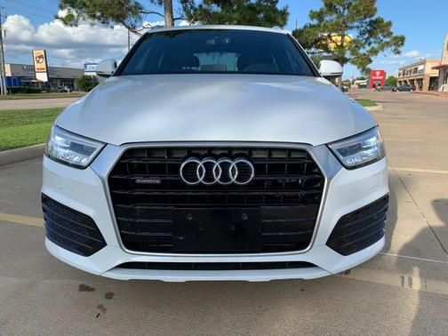White 2018 Audi Q3 2.0T Sport Premium