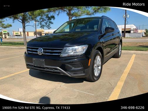 Deep Black Pearl Metallic 2018 Volkswagen Tiguan 2.0T SE