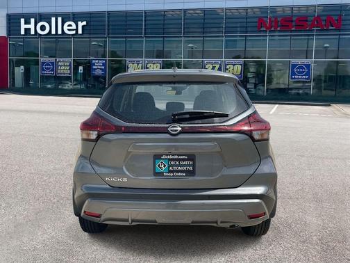 Gun Metallic 2025 Nissan Kicks Play S