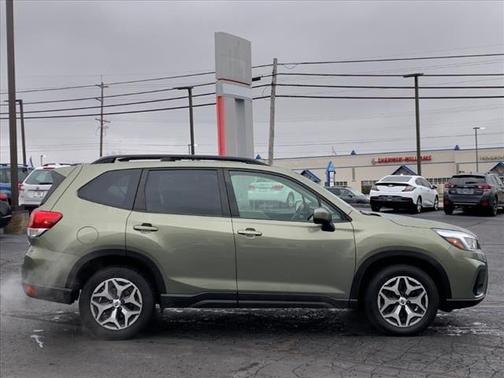 Photo 3 of 20 of 2020 Subaru Forester Premium
