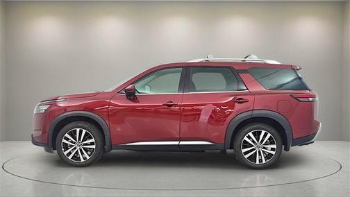 2025 Nissan Pathfinder Platinum FWD