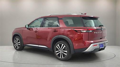 2025 Nissan Pathfinder Platinum FWD