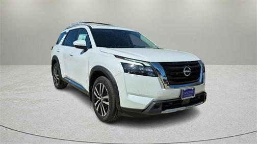 2025 Nissan Pathfinder Platinum FWD