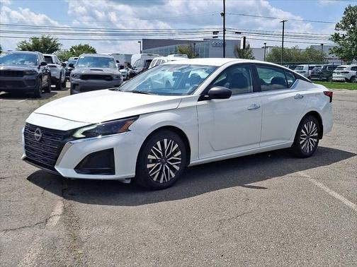 2025 Nissan Altima SV FWD