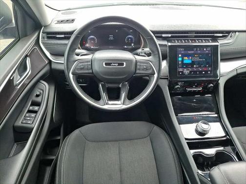 2022 Jeep Grand Cherokee L Laredo