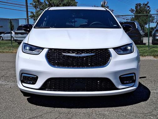 2025 Chrysler Pacifica L