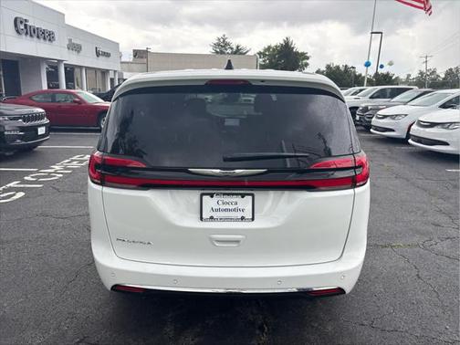 2025 Chrysler Pacifica L