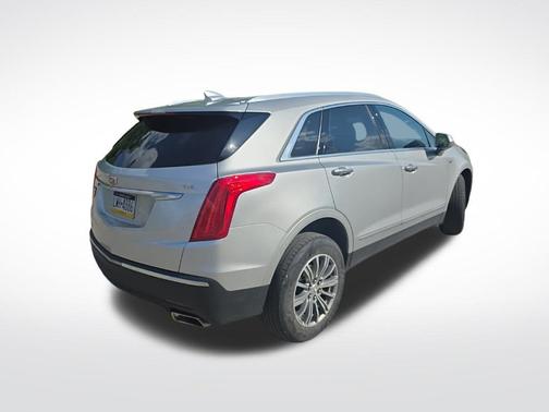Radiant Silver Metallic 2019 Cadillac XT5 Luxury