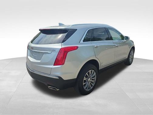 Radiant Silver Metallic 2019 Cadillac XT5 Luxury