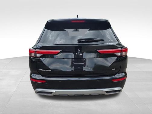 Black 2022 Mitsubishi Outlander SE