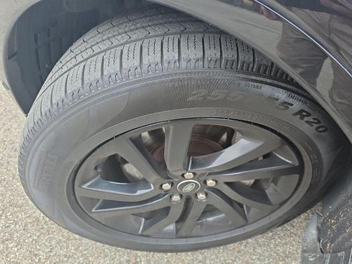 2020 Land Rover Discovery Landmark Edition