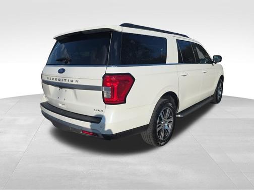 Star White Metallic Tri-Coat 2023 Ford Expedition Max XLT