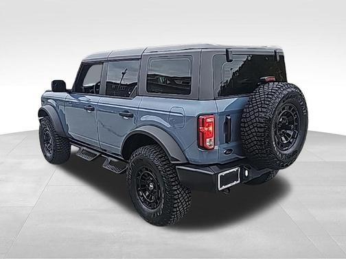 Azure Gray Metallic Tri-Coat 2025 Ford Bronco Base