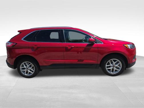 Red Metallic 2022 Ford Edge SEL