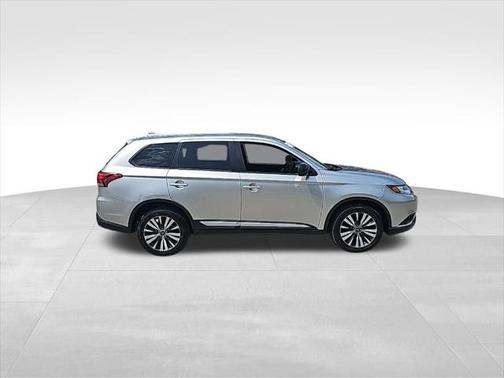 2020 Mitsubishi Outlander ES