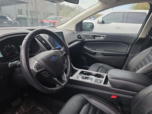 Iconic Silver Metallic 2023 Ford Edge SEL