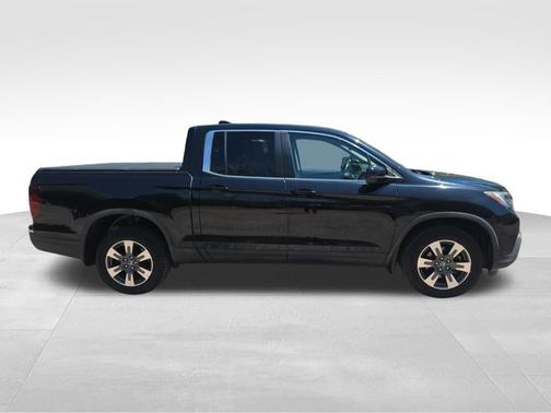 Crystal Black Pearl 2017 Honda Ridgeline RTL