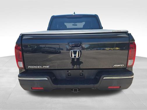 Crystal Black Pearl 2017 Honda Ridgeline RTL