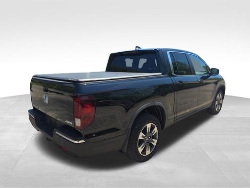 Crystal Black Pearl 2017 Honda Ridgeline RTL
