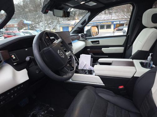 2023 Toyota Tundra Hybrid Capstone