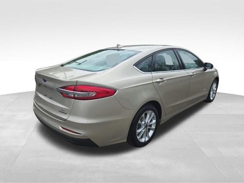 White Gold 2019 Ford Fusion Hybrid SE